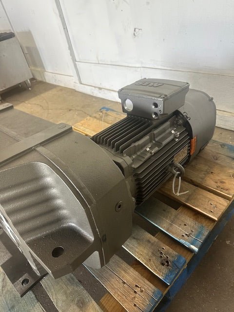 2021 SEW - EURODRIVE FAZ97 DRL160M4BE20HR/TF/EG7S/AL PARALLEL SHAFT HELICAL GEARMOTOR - Second Life - Equipment - collection_name