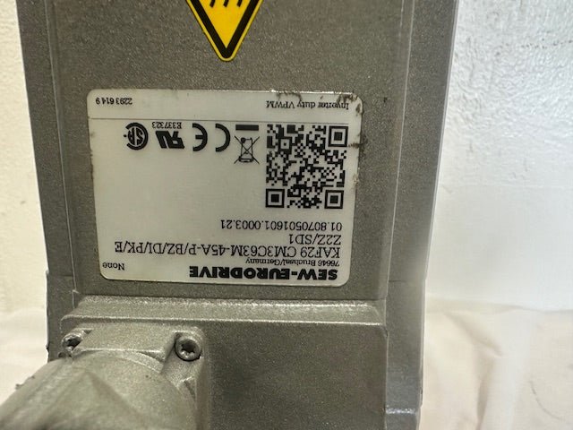 2021 SEW - EURODRIVE KAF29 CM3C63M - 45A - P/BZ/DI/PK/E SYNCHRONOUS SERVO MOTOR W/RIGHT ANGLE GEARBOX - Second Life - Equipment - collection_name
