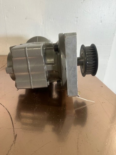 2021 SEW - EURODRIVE KAF29 CM3C63M - 45A - P/BZ/DI/PK/E SYNCHRONOUS SERVO MOTOR W/RIGHT ANGLE GEARBOX - Second Life - Equipment - collection_name