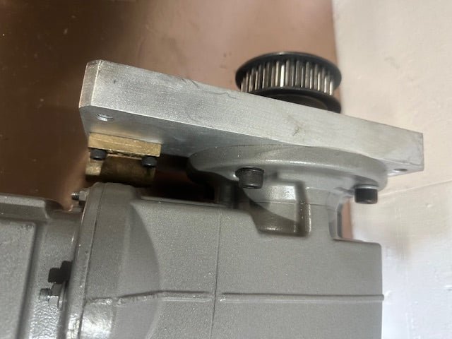 2021 SEW - EURODRIVE KAF29 CM3C63M - 45A - P/BZ/DI/PK/E SYNCHRONOUS SERVO MOTOR W/RIGHT ANGLE GEARBOX - Second Life - Equipment - collection_name