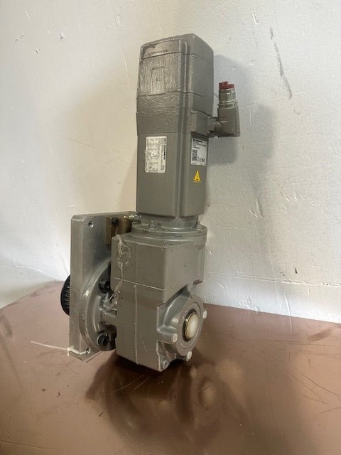 2021 SEW - EURODRIVE KAF29 CM3C63M - 45A - P/BZ/DI/PK/E SYNCHRONOUS SERVO MOTOR W/RIGHT ANGLE GEARBOX - Second Life - Equipment - collection_name