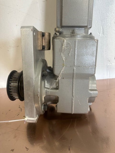 2021 SEW - EURODRIVE KAF29 CM3C63M - 45A - P/BZ/DI/PK/E SYNCHRONOUS SERVO MOTOR W/RIGHT ANGLE GEARBOX - Second Life - Equipment - collection_name