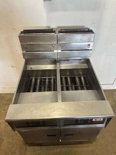 "PITCO MODEL SSH55" N GAS COMMERCIAL DEEP FRYER ON CASTER 50LBS,80000 BTU