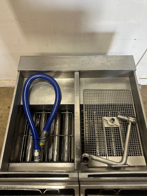 "PITCO MODEL SSH55" N GAS COMMERCIAL DEEP FRYER ON CASTER 50LBS,80000 BTU