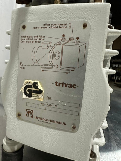 LEYBOLD-HERAEUS S2A TRIVAC ROTARY VANE VACUUM PUMP