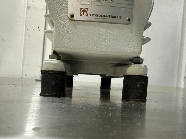 LEYBOLD-HERAEUS S2A TRIVAC ROTARY VANE VACUUM PUMP