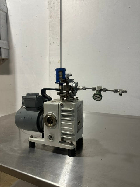 LEYBOLD-HERAEUS S2A TRIVAC ROTARY VANE VACUUM PUMP