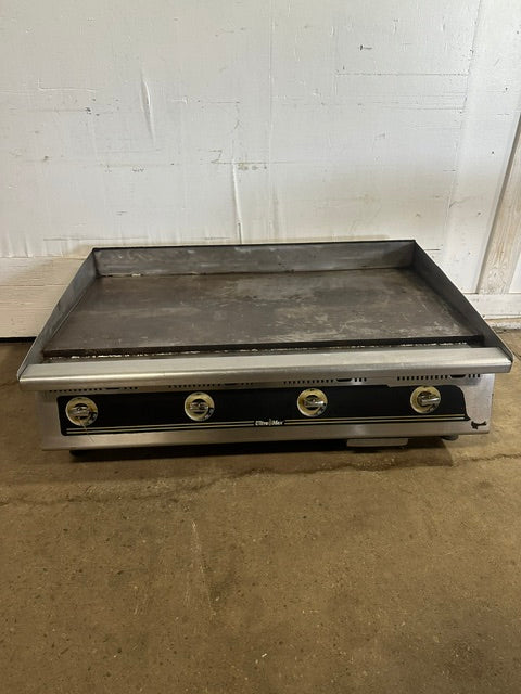"ULTRA MAX" NATURAL GAS 48 IN WIDE COUNTER TOP GRIDDLE W/ GREASE PAN