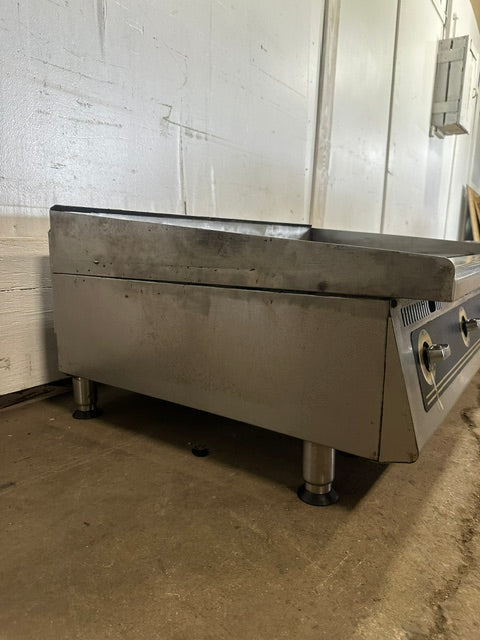 "ULTRA MAX" NATURAL GAS 48 IN WIDE COUNTER TOP GRIDDLE W/ GREASE PAN