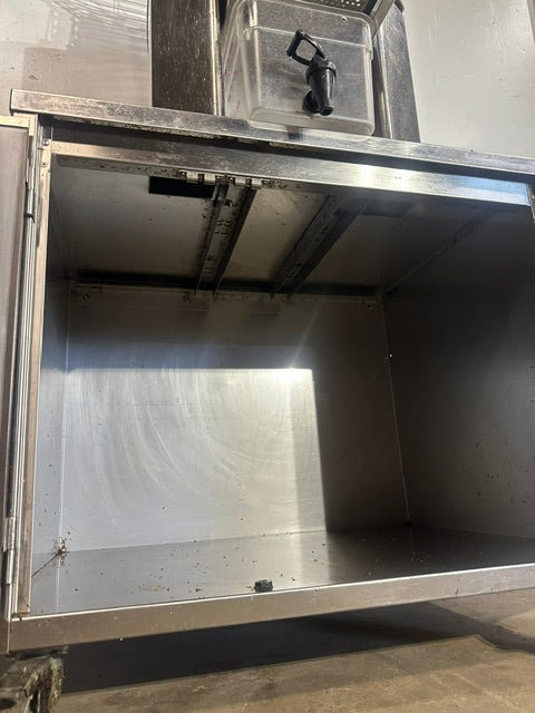 ZUMMO Z14C 110V H.D COMMERCIAL S.S AUTOMATIC CITRUS JUICER MACHINE ON SERVICE CABINET