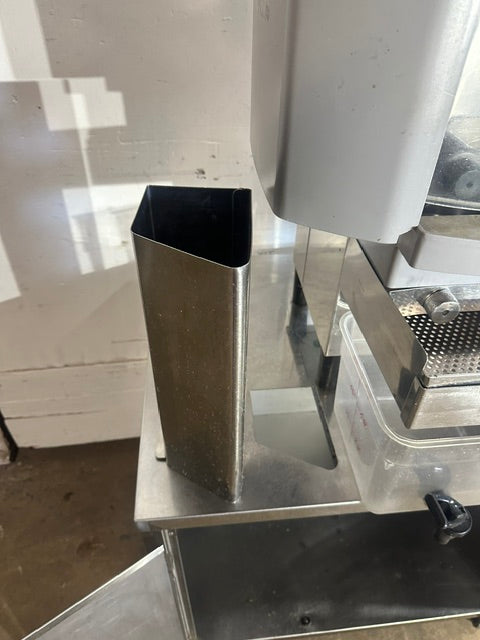 ZUMMO Z14C 110V H.D COMMERCIAL S.S AUTOMATIC CITRUS JUICER MACHINE ON SERVICE CABINET