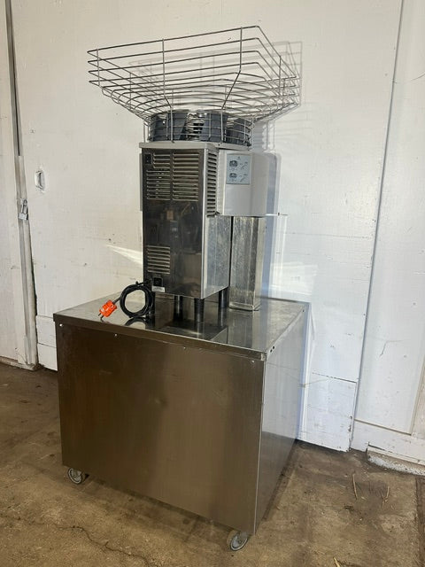 ZUMMO Z14C 110V H.D COMMERCIAL S.S AUTOMATIC CITRUS JUICER MACHINE ON SERVICE CABINET