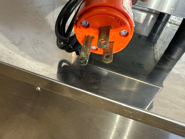 ZUMMO Z14C 110V H.D COMMERCIAL S.S AUTOMATIC CITRUS JUICER MACHINE ON SERVICE CABINET