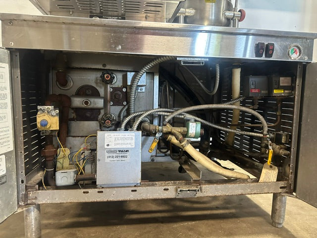 "CLEVELAND 42CKGM200" COMMERCIALN GAS DOUBLE STACK STEAMER W/ 6 GAL KETTLE