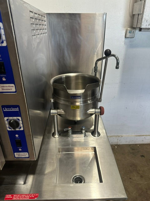 "CLEVELAND 42CKGM200" COMMERCIALN GAS DOUBLE STACK STEAMER W/ 6 GAL KETTLE