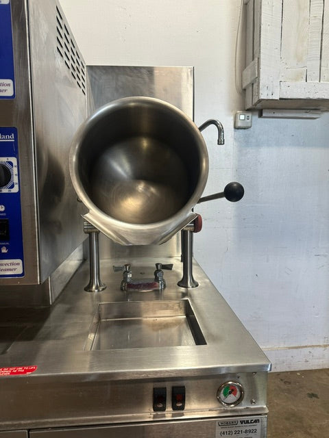 "CLEVELAND 42CKGM200" COMMERCIALN GAS DOUBLE STACK STEAMER W/ 6 GAL KETTLE