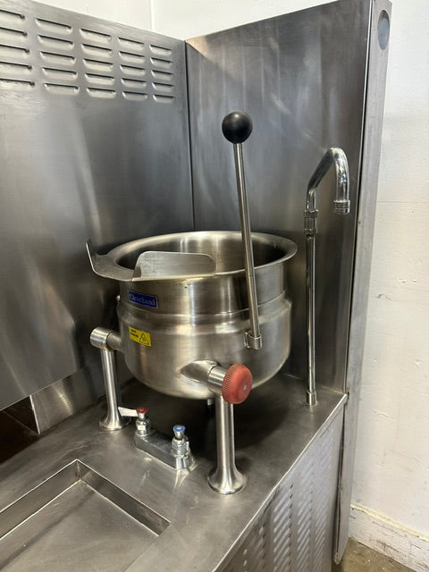 "CLEVELAND 42CKGM200" COMMERCIALN GAS DOUBLE STACK STEAMER W/ 6 GAL KETTLE