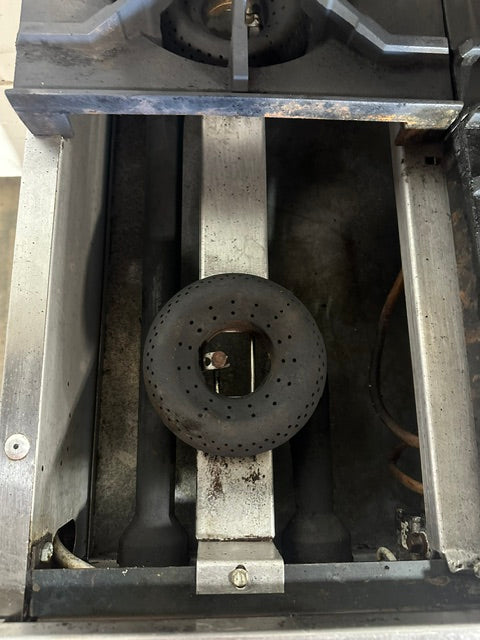 "AMERICAN RANGE" H.D COMMERCIAL N GAS 4 BURNER STOVE WITH OVEN