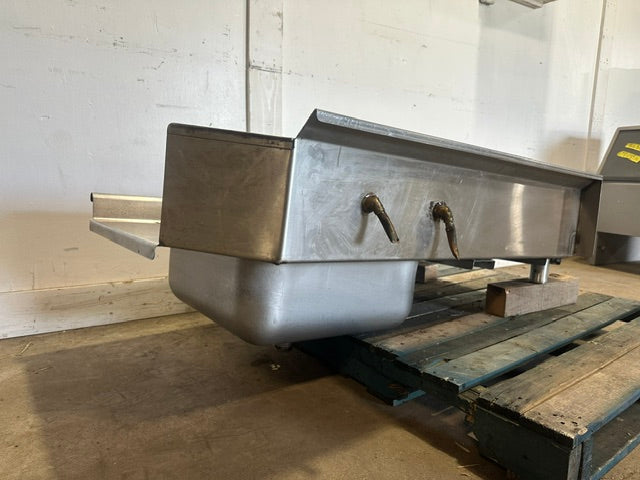 H.D COMMERCIAL RIGHTSIDE CLEAN TABLE W/SINK FOR DISHWSHER