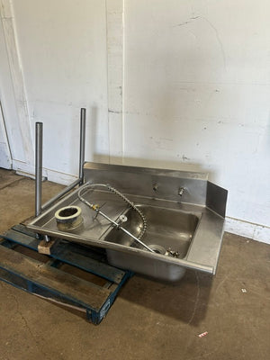 H.D COMMERCIAL RIGHTSIDE CLEAN TABLE W/SINK FOR DISHWSHER