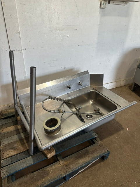 H.D COMMERCIAL RIGHTSIDE CLEAN TABLE W/SINK FOR DISHWSHER