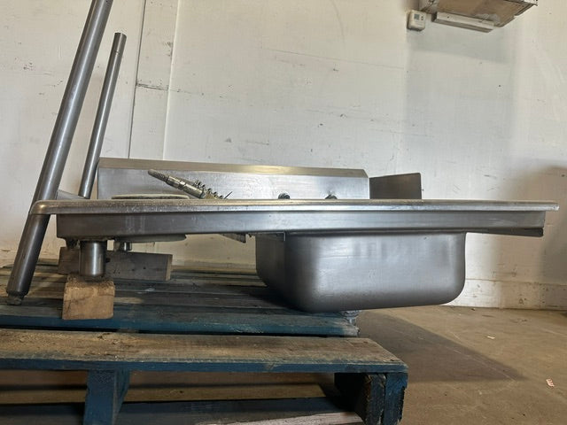 H.D COMMERCIAL RIGHTSIDE CLEAN TABLE W/SINK FOR DISHWSHER