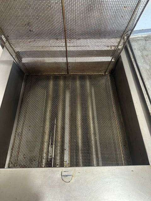 H.D COMMERCIAL 24"x24" LP DONUT FRYER ON CASTERS