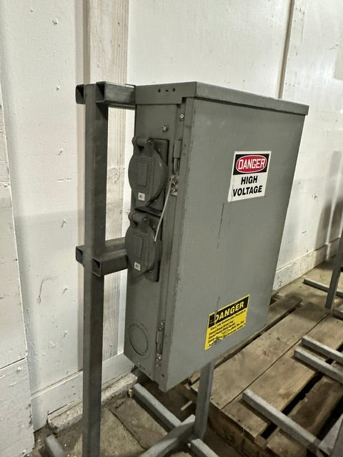 LOT OF 4** Hubbell portable power Distribution Box, Temporary Power Box