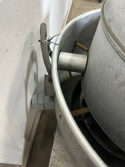 "DAYTON 4HX99A" CENTRIFUGAL UPBLAST ROOF EXHAUST FAN, BELT DRIVE (42" x 42"BASE)