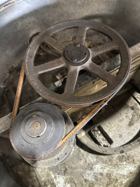 "DAYTON 4HX99A" CENTRIFUGAL UPBLAST ROOF EXHAUST FAN, BELT DRIVE (42" x 42"BASE)