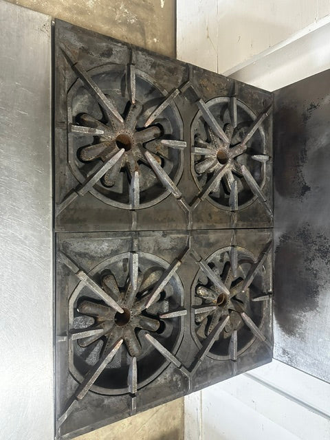 "GARLAND M44R" H.D NATURAL GAS COMMERCIAL 4 BURNERS STOVE WITH OVEN