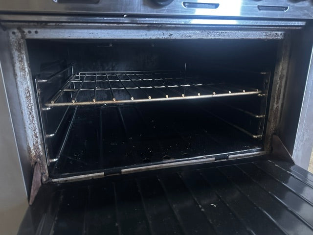 "GARLAND M44R" H.D NATURAL GAS COMMERCIAL 4 BURNERS STOVE WITH OVEN
