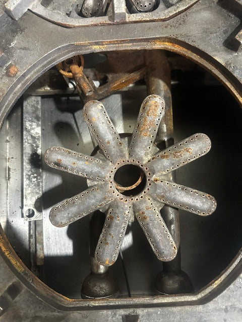 "GARLAND M44R" H.D NATURAL GAS COMMERCIAL 4 BURNERS STOVE WITH OVEN