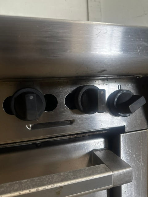 "GARLAND M44R" H.D NATURAL GAS COMMERCIAL 4 BURNERS STOVE WITH OVEN