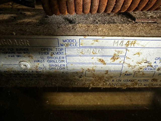 "GARLAND M44R" H.D NATURAL GAS COMMERCIAL 4 BURNERS STOVE WITH OVEN