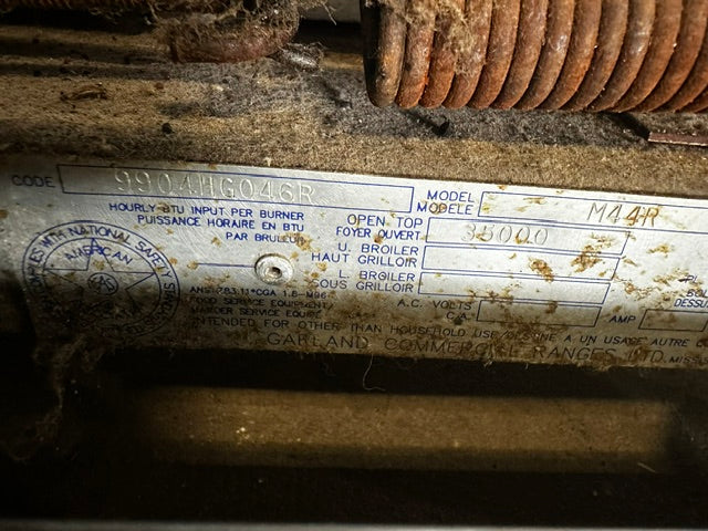 "GARLAND M44R" H.D NATURAL GAS COMMERCIAL 4 BURNERS STOVE WITH OVEN
