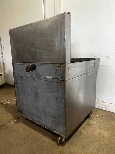 "GARLAND M44R" H.D NATURAL GAS COMMERCIAL 4 BURNERS STOVE WITH OVEN