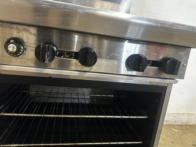 "AMERICAN RANGE AR-6" H.D  N GAS COMMERCIAL 6 BURNER STOVE WITH OVEN  2 RACKS