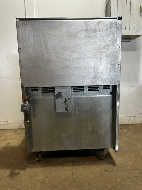 "AMERICAN RANGE AR-6" H.D  N GAS COMMERCIAL 6 BURNER STOVE WITH OVEN  2 RACKS