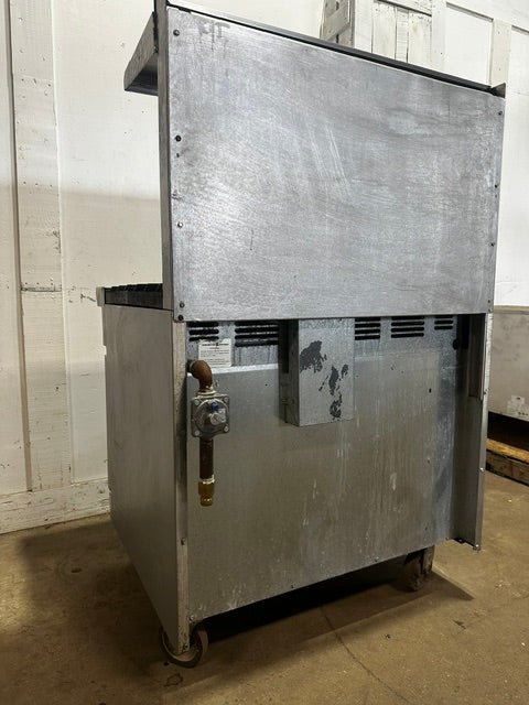 "AMERICAN RANGE AR-6" H.D  N GAS COMMERCIAL 6 BURNER STOVE WITH OVEN  2 RACKS