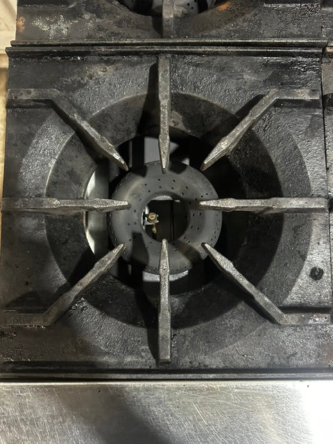 "AMERICAN RANGE AR-6" H.D  N GAS COMMERCIAL 6 BURNER STOVE WITH OVEN  2 RACKS