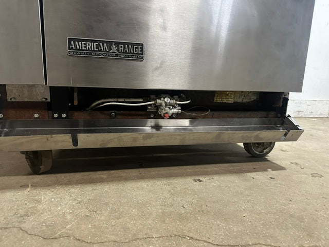 "AMERICAN RANGE AR-6" H.D  N GAS COMMERCIAL 6 BURNER STOVE WITH OVEN  2 RACKS