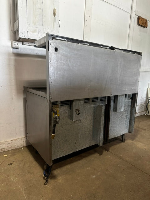 "AMERICAN RANGE"COMMERCIAL N GAS 60"W GRIDDLE WITH DOUBLE OVEN ON CASTERS