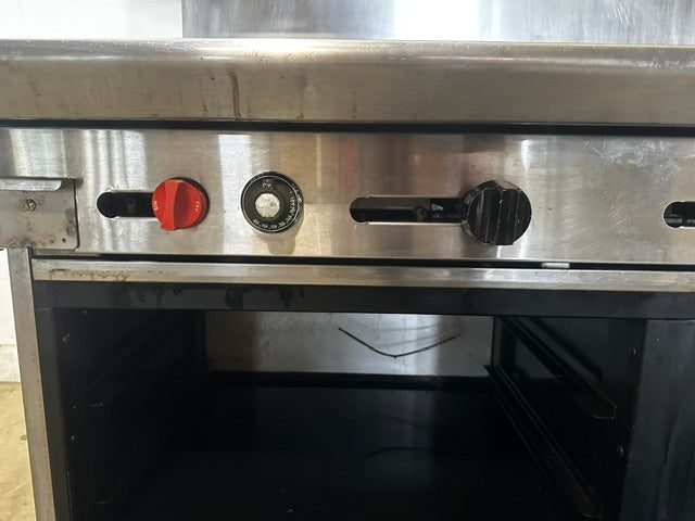 "AMERICAN RANGE"COMMERCIAL N GAS 60"W GRIDDLE WITH DOUBLE OVEN ON CASTERS
