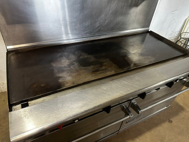 "AMERICAN RANGE"COMMERCIAL N GAS 60"W GRIDDLE WITH DOUBLE OVEN ON CASTERS