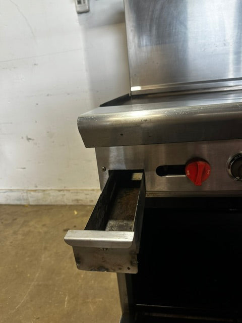 "AMERICAN RANGE"COMMERCIAL N GAS 60"W GRIDDLE WITH DOUBLE OVEN ON CASTERS