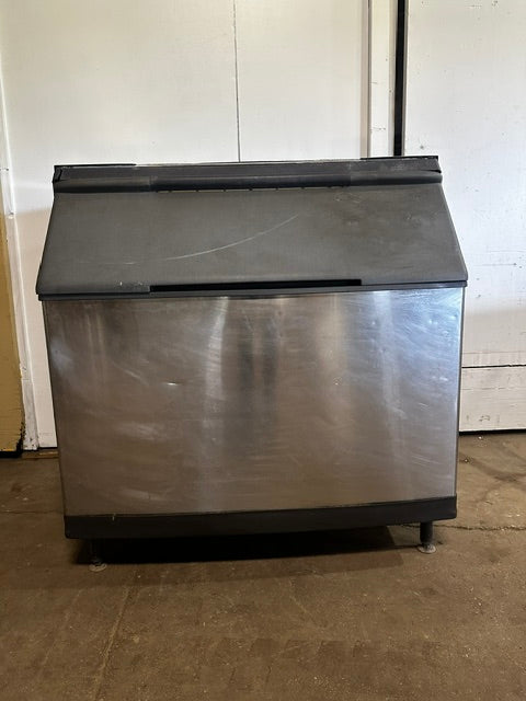 "MANITOWOC S970" HD COMMERCIAL 50"H x 48"W x 33"D  ICE BIN ON LEGS, 710LBS
