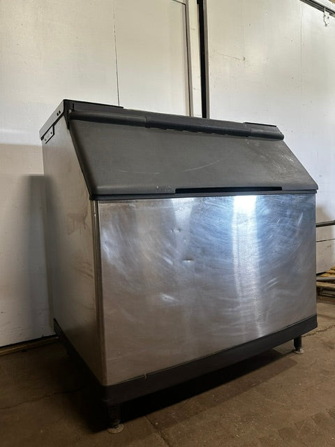 "MANITOWOC S970" HD COMMERCIAL 50"H x 48"W x 33"D  ICE BIN ON LEGS, 710LBS