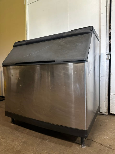 "MANITOWOC S970" HD COMMERCIAL 50"H x 48"W x 33"D  ICE BIN ON LEGS, 710LBS