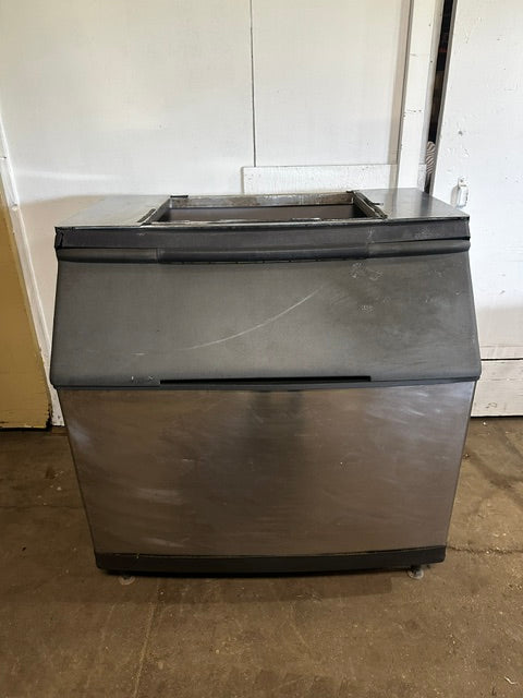 "MANITOWOC S970" HD COMMERCIAL 50"H x 48"W x 33"D  ICE BIN ON LEGS, 710LBS